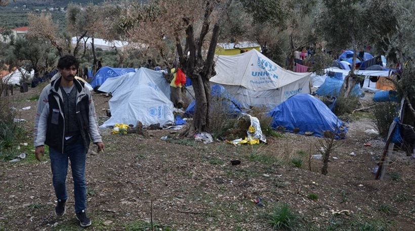 Wall Street Journal: Στη Μόρια έχουμε επιστρέψει στη Λίθινη Εποχή